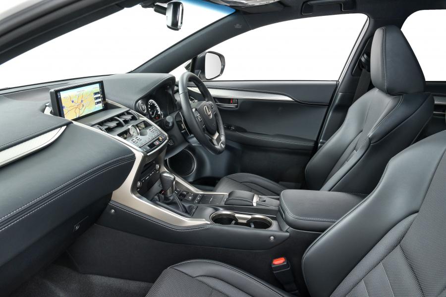 Интерьер Lexus NX300 F-Sport 2017 года  (ZA) (фото 23 из 40)
